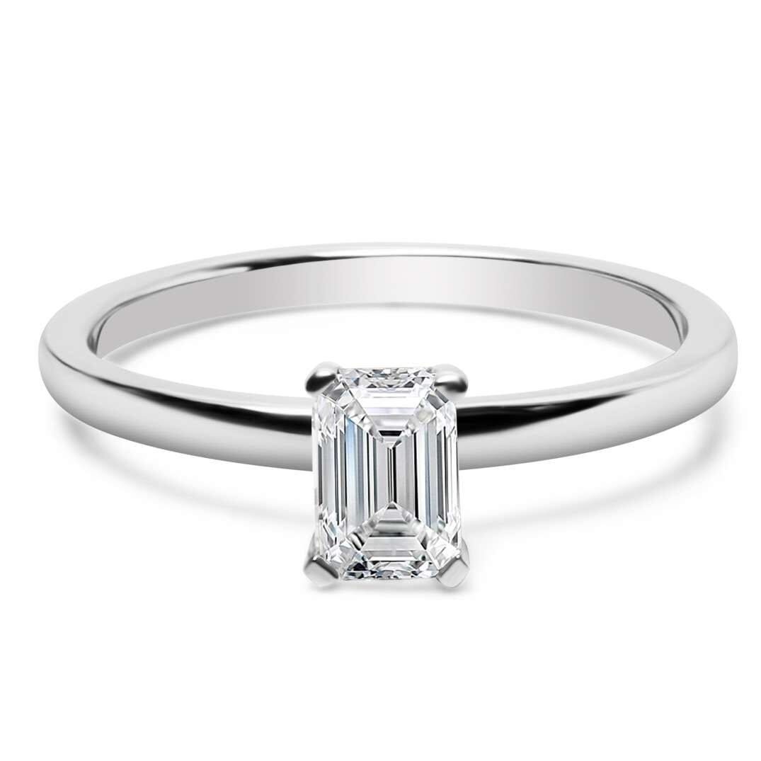 Emerald Cut Verlobungring - rechteckig schön | BREEDIA